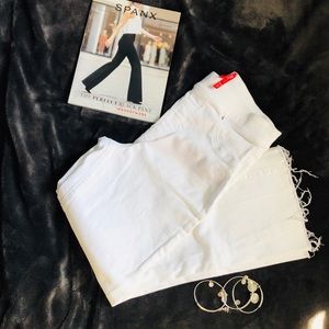⚡️SPANX White Cropped Flare Jeans⚡️